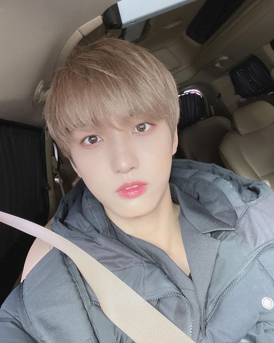 업텐션(UP10TION) 선율, '1일 1셀카' 22일 차…이상적인 '프린스