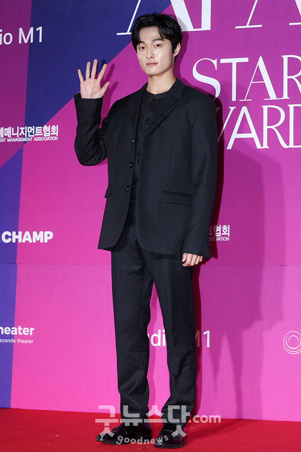 윤찬영