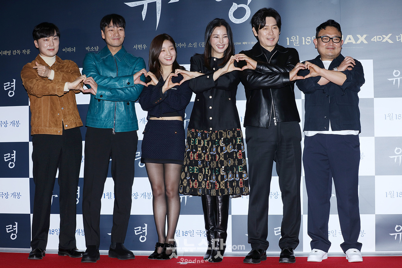 [덕샷] 이해영 감독과 출연진, 영화 '유령' 사랑해주세요
