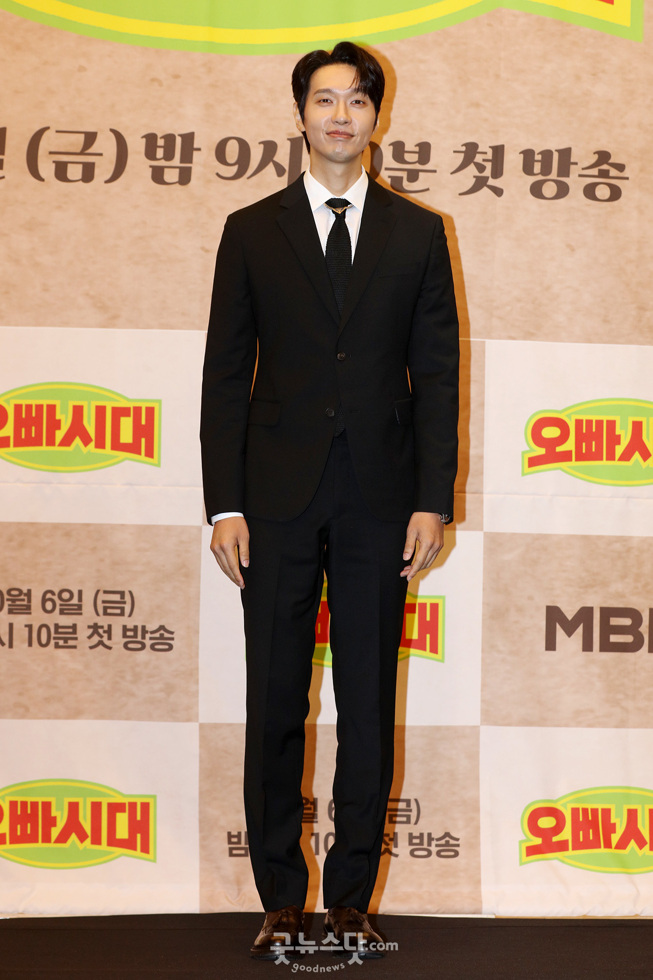[덕샷] 지현우, 훈훈한 미소