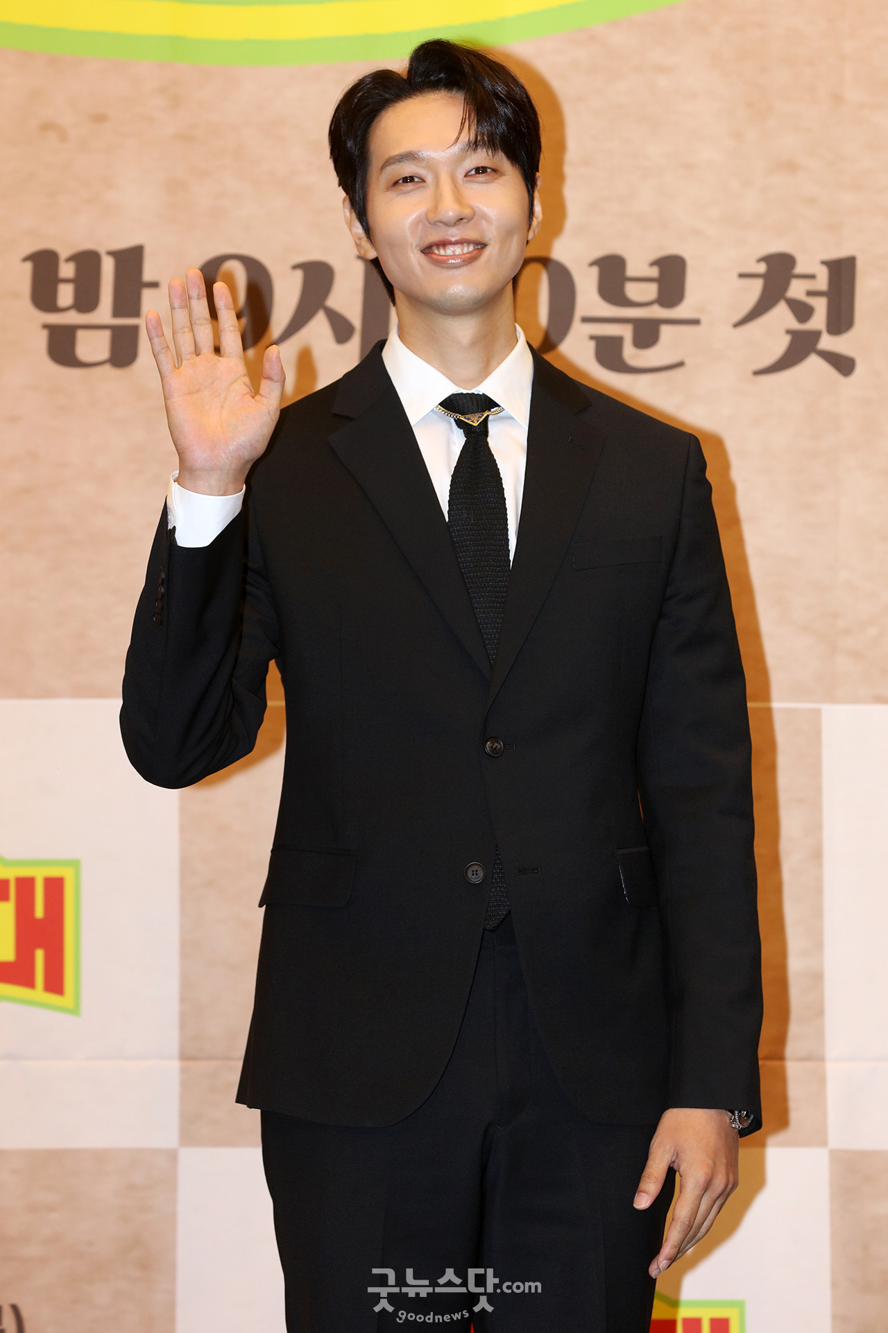 [덕샷] 지현우, 훈훈한 미소