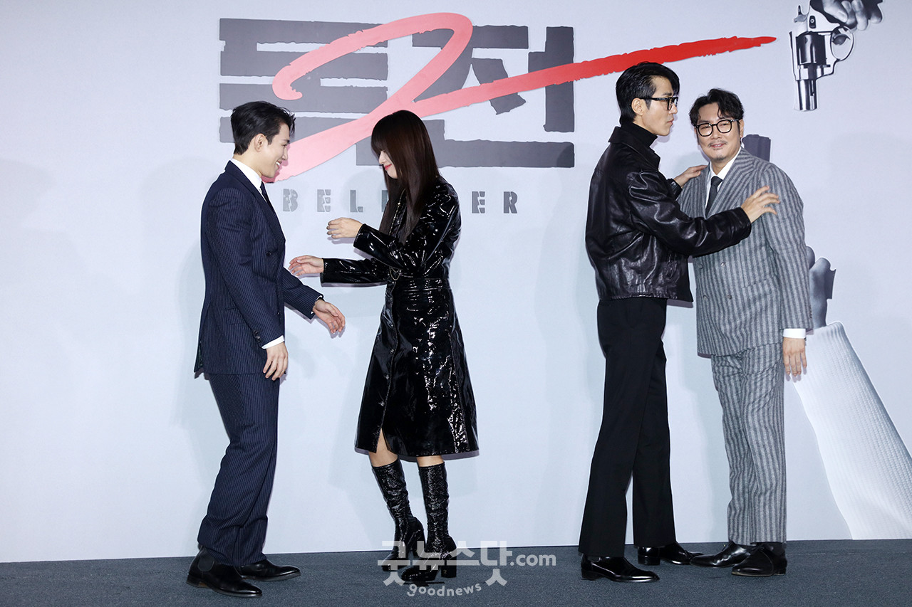 [덕샷] 백감독과 출연진, '독전2'의 얼굴들 한자리에