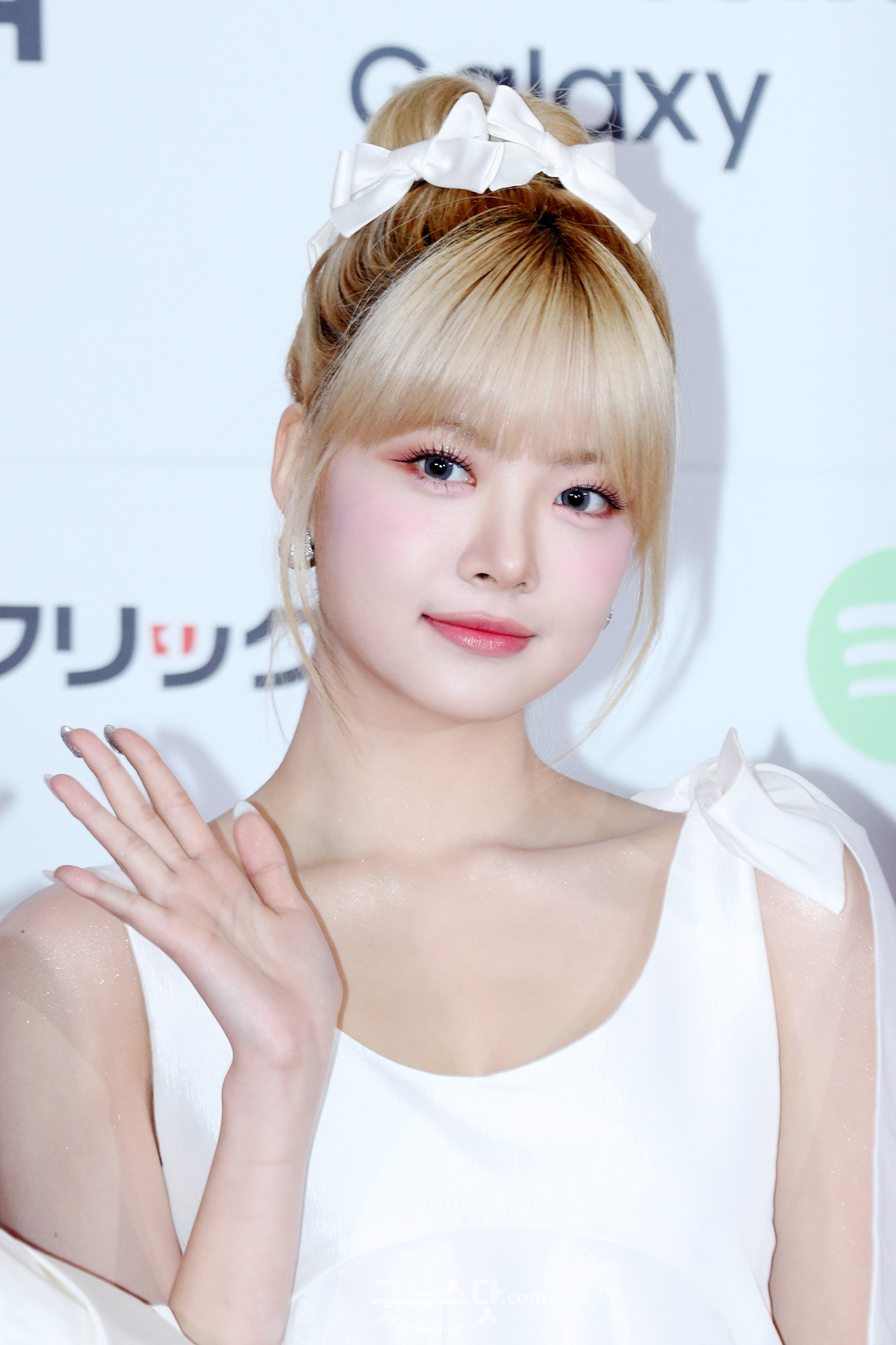 덕샷] 르세라핌 홍은채, 금발이 너무 예뻐 < 포토 < 기사본문 - 굿뉴스닷컴