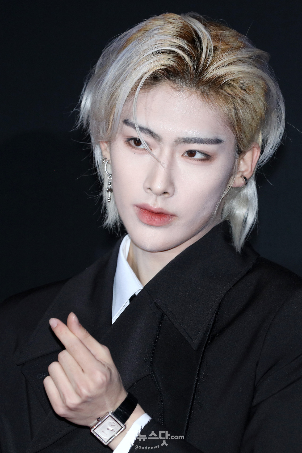 [덕샷] 제로베이스원 리키, 박력 손하트