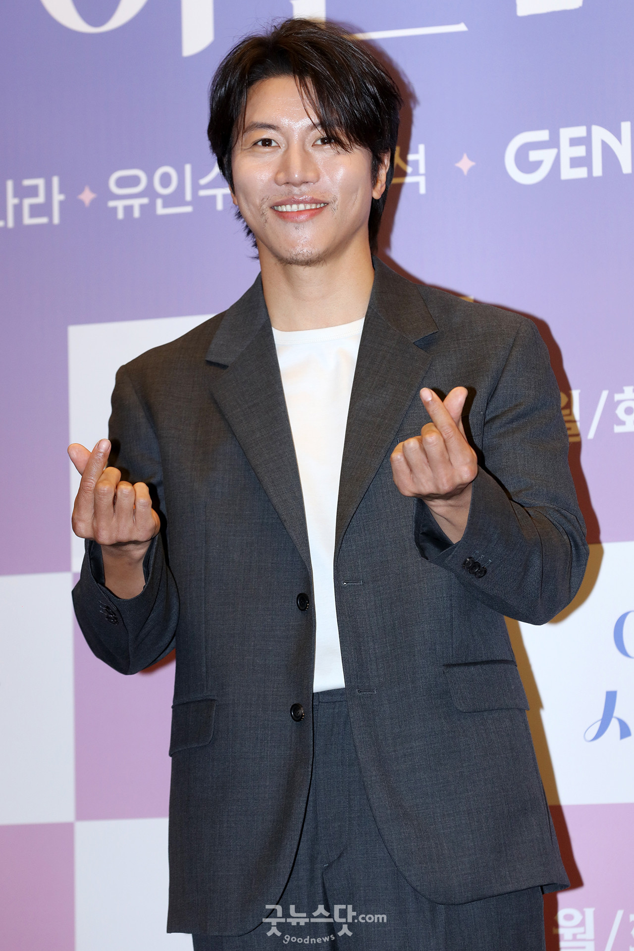 [덕샷] 음문석, 치명적인 애교 포즈