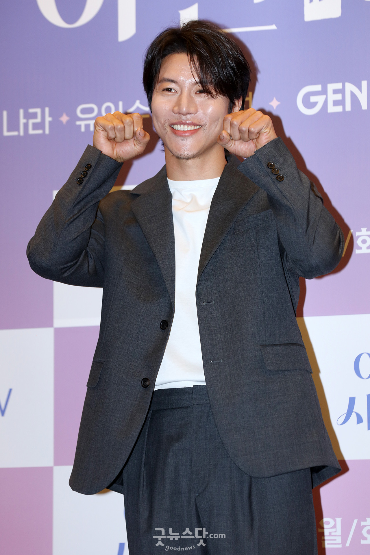 [덕샷] 음문석, 치명적인 애교 포즈