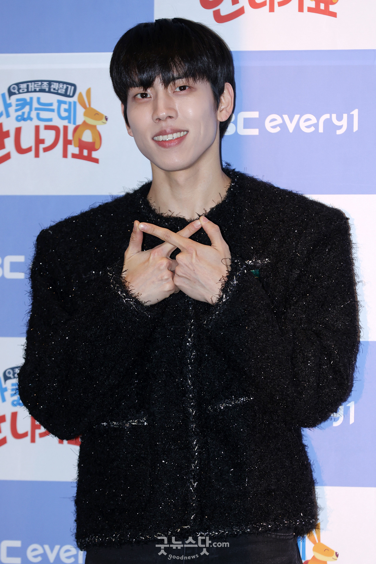 [덕샷] 장동우, 숨길 수 없는 아이돌 바이브 < 포토 < 기사본문 - 굿뉴스닷컴 [덕샷] 장동우, 숨길 수 없는 아이돌 바이브